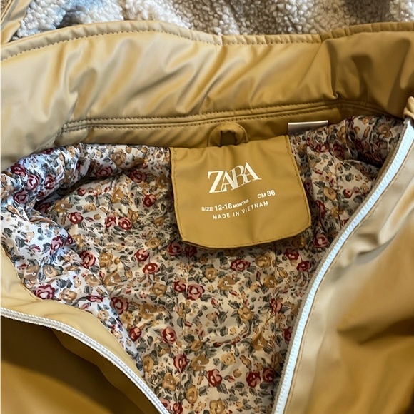 Zara Toddler Girl Yellow Hooded Zip-up Rain Coat/Jacket, floral lining, 12-18 - Picture 2 of 5